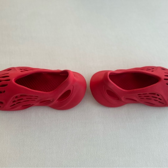 Yeezy Foam Runner Vermillion Slip-On Shoes (size 5) - Picture 15 of 16